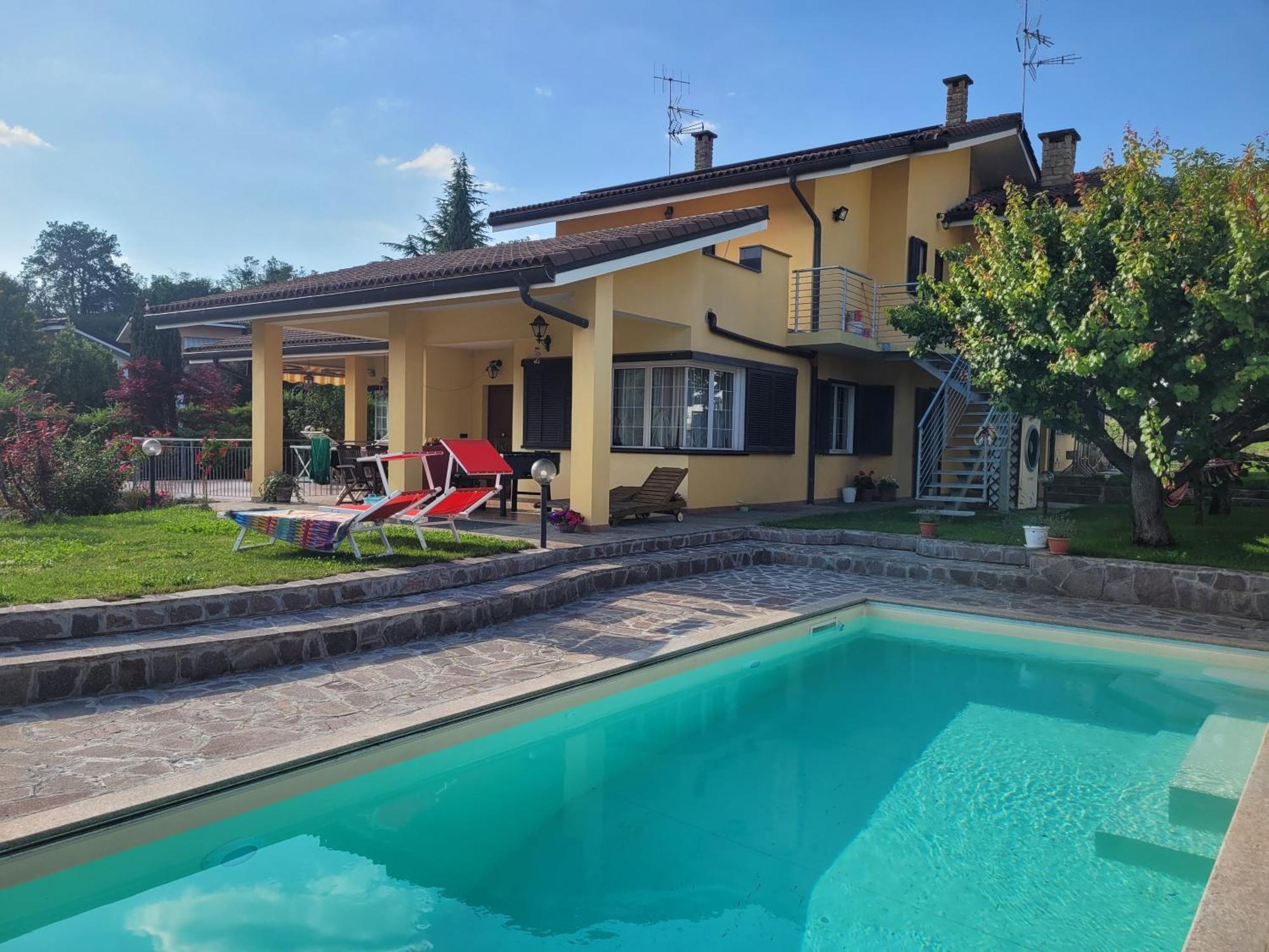 Casa Vacanze Alice E Arianna Cairo Montenotte Exterior foto